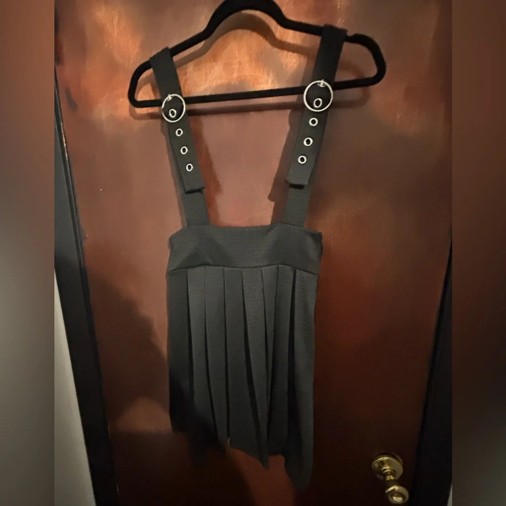 Forever 21 black skirt with adjustable straps - Picture 1 of 3
